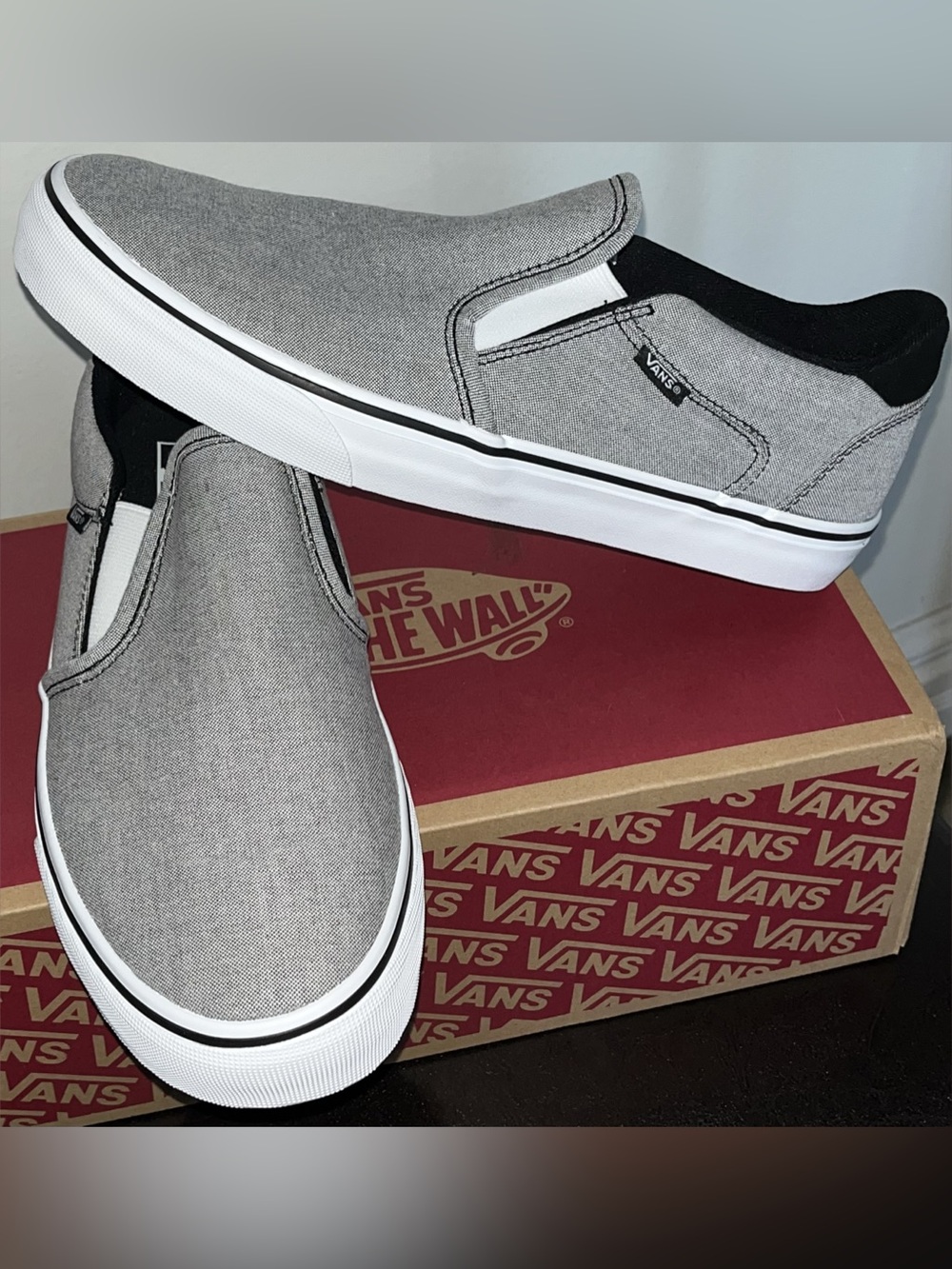 NWT Vans Asher Deluxe Slip-On Men’s 11 Summer Canvas Black VN000CSYBLA